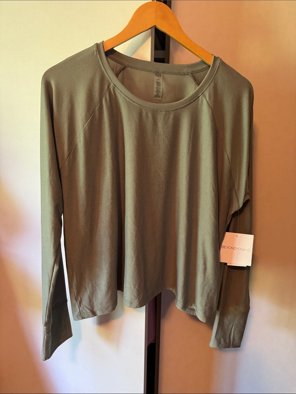 Beyond Yoga Featherweight Daydreamer Pullover Grey Sage Heather NWT